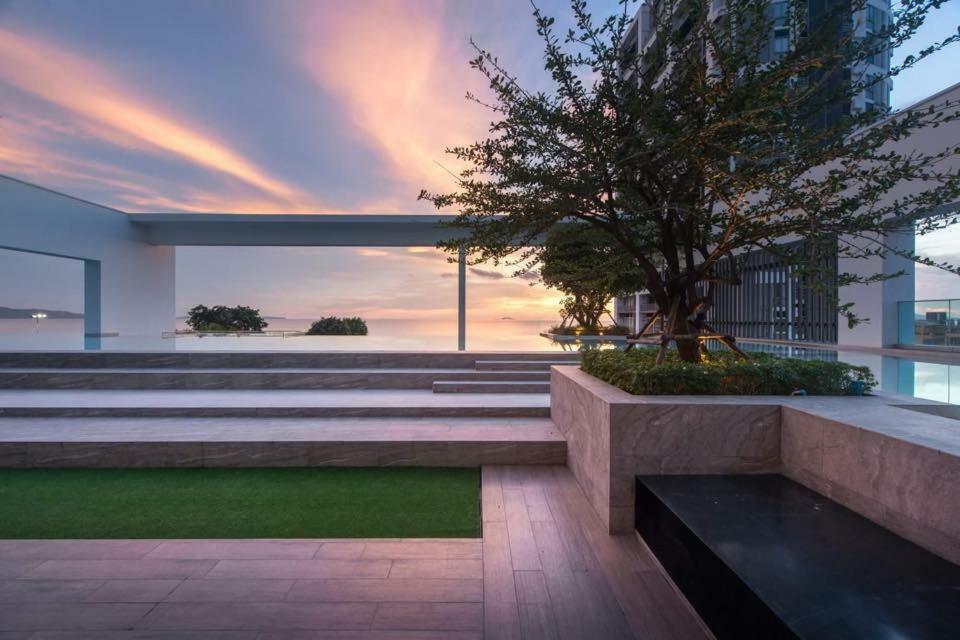 Aeras - The Ultimate Beachfront Experience Jomtien Beach Extérieur photo