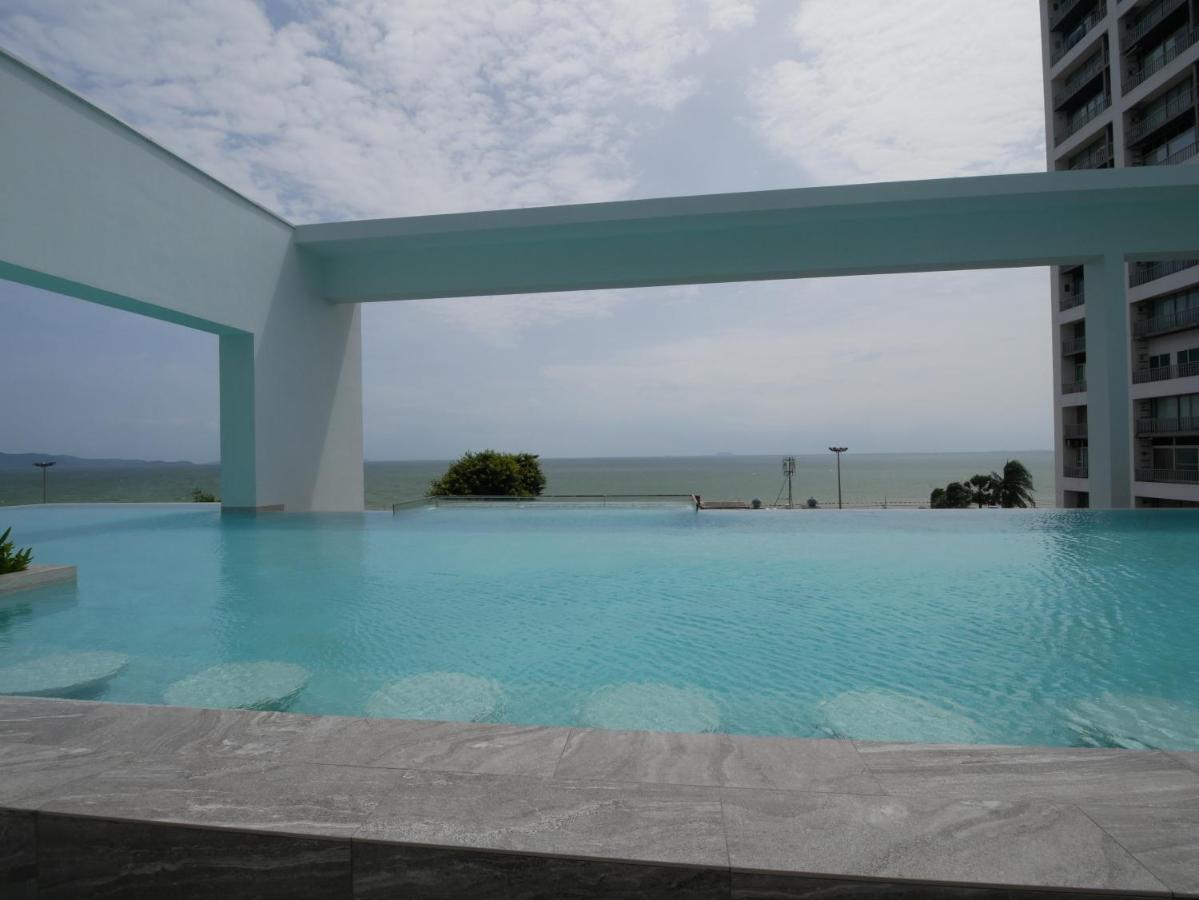 Aeras - The Ultimate Beachfront Experience Jomtien Beach Extérieur photo