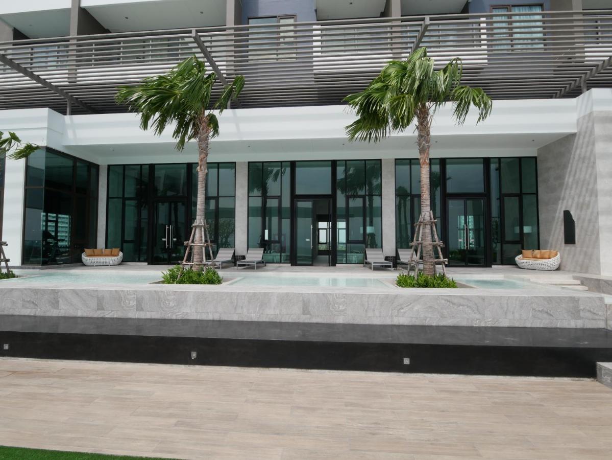 Aeras - The Ultimate Beachfront Experience Jomtien Beach Extérieur photo